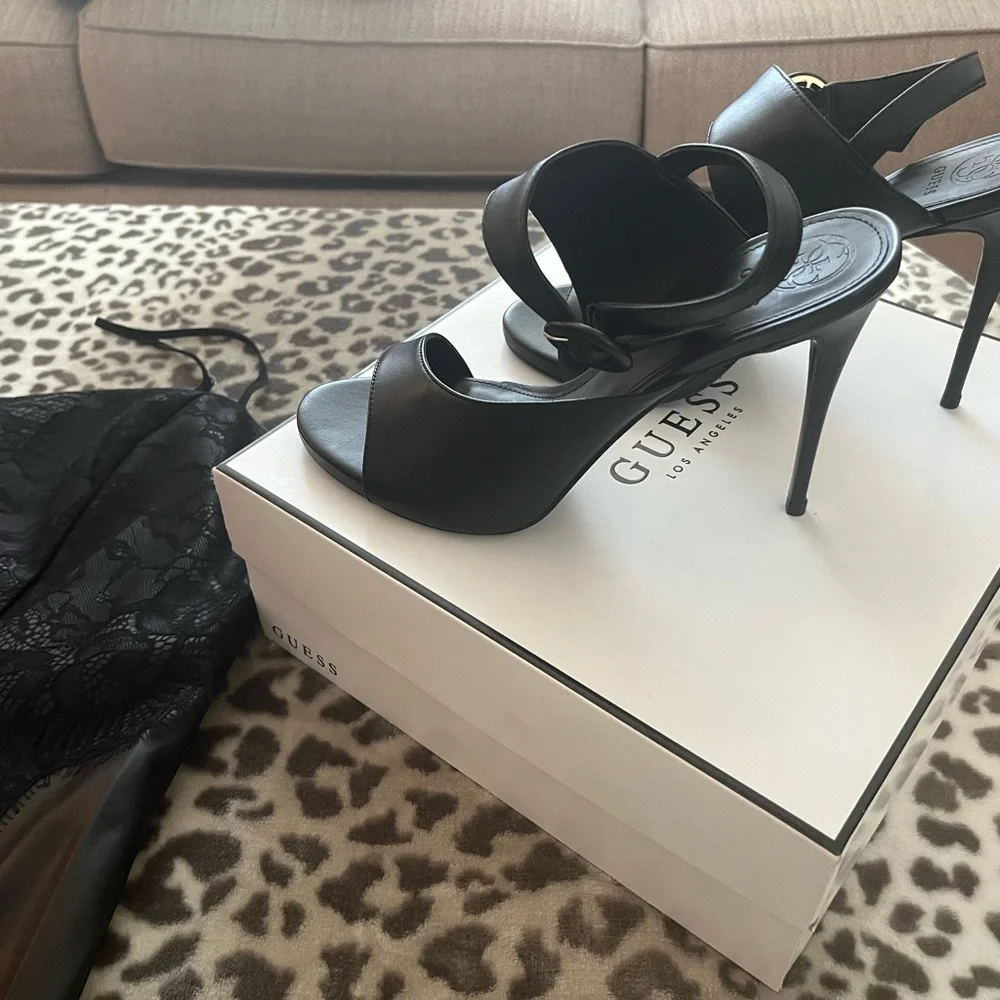 BLACK GUESS HEELS 9.5 M - Picture 6 of 11